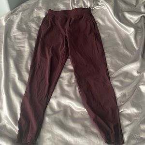 Adapted State Jogger - Red Merlot, size 4